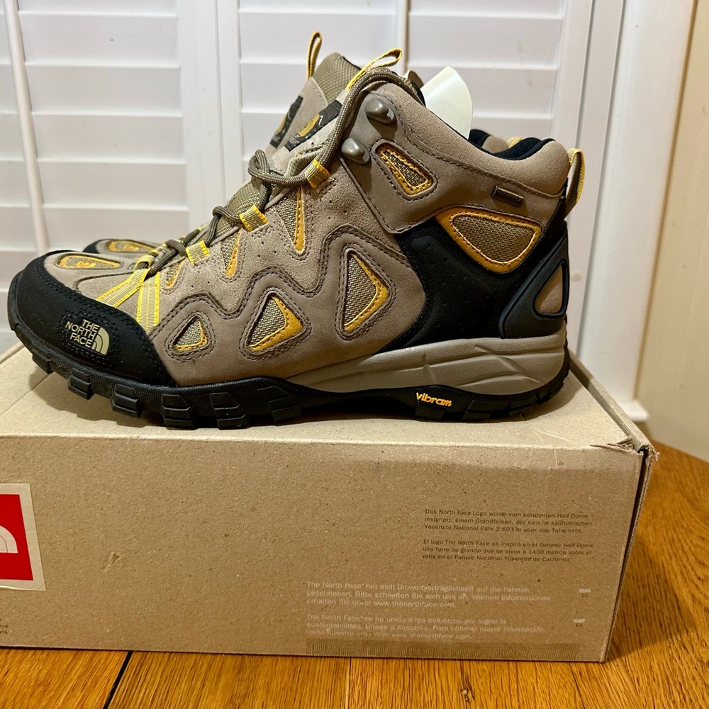 The North Face Vindicator Mid GTX Hiking Boot Men’s size 11